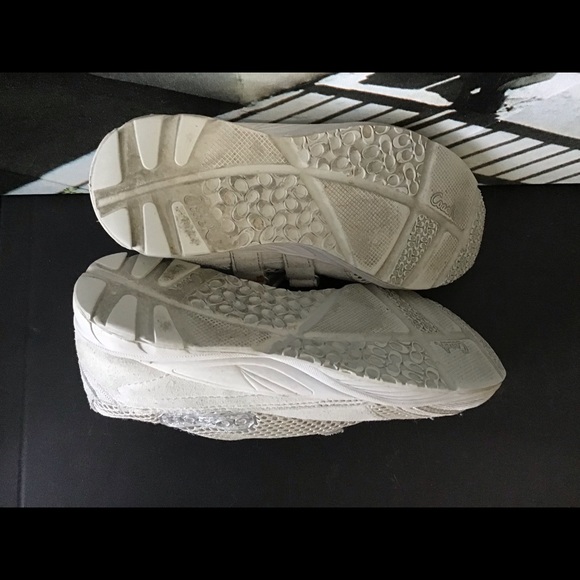 COACH TENNIS SHOES SIZE 6 - Picture 2 of 5